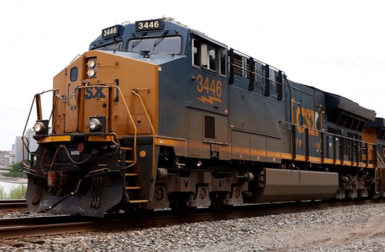 CSX 1Q profit drops 8%, railroad withdraws outlook for year