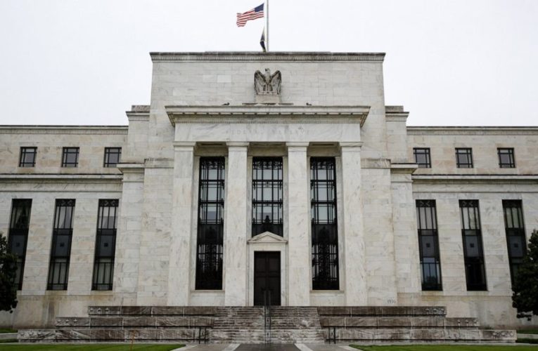 Federal banking agencies ease Volcker Rule restrictions