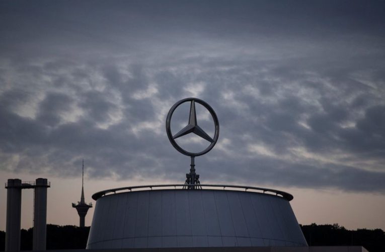 Daimler lost $2.2 billion in Q2, sees signs of recovery