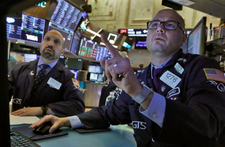 Stocks rally on strong job gains, S&P nears week-long sweep