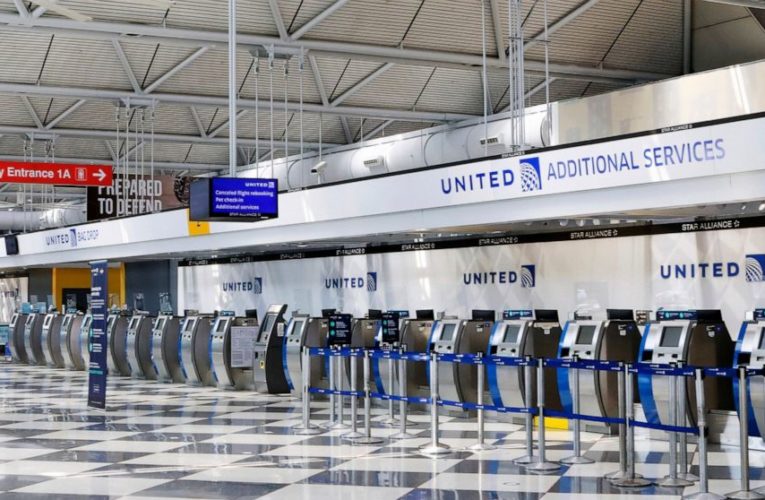 United says it will drop widely scorned ticket-change fees