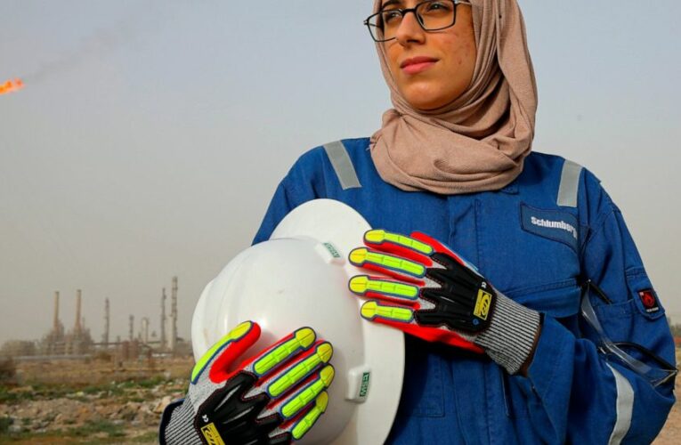 In oil-rich Iraq, a few women buck norms, take rig site jobs