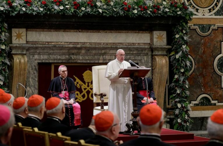 Pope sets 40-euro Vatican gift cap in corruption crackdown