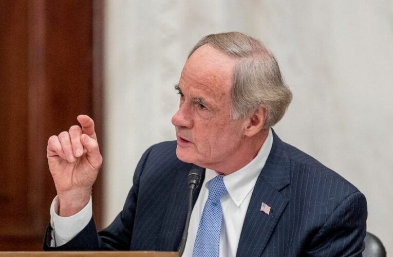 Carper urges tough US rules barring gas-powered cars by 2035