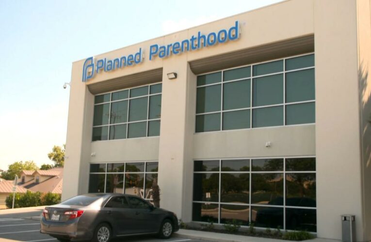 Texans are leaving the state for abortions after Supreme Court ruling, Planned Parenthood clinics say