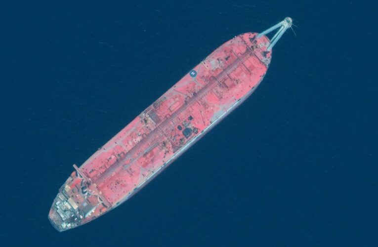 Decaying oil tanker off Yemen could disrupt clean water supply for 9 million people