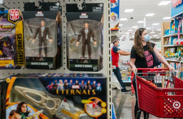 Consumer confidence rose in October. That’s good news for holiday spending