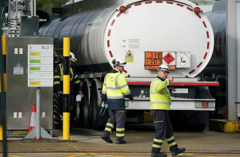 UK military begins fuel delivery amid driver shortage