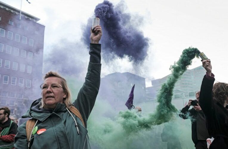 Climate activists block intersection near Dutch parliament