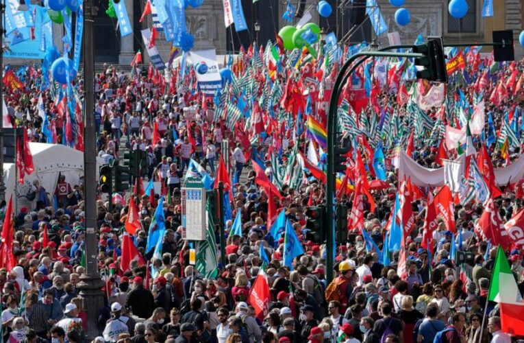 Tens of thousands demonstrate in Rome against neo-fascists