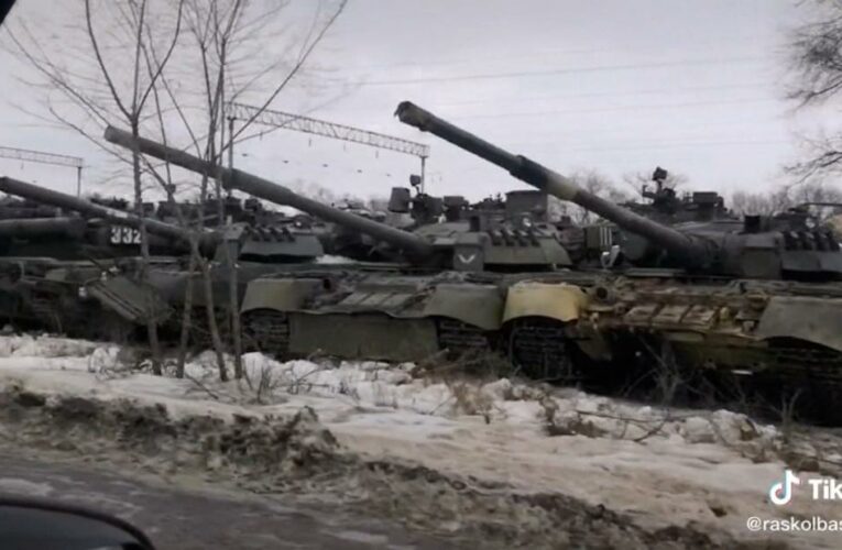 Videos show Russian units and missiles advancing towards Ukraine border