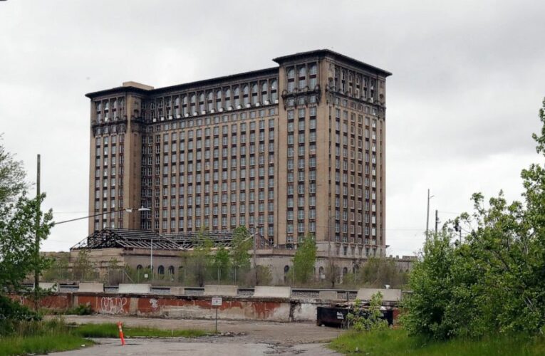 Google to work with Ford on Detroit research hub