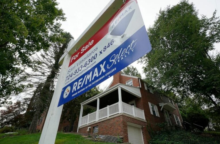 Long-term US mortgage rates fall this week to 3.76%