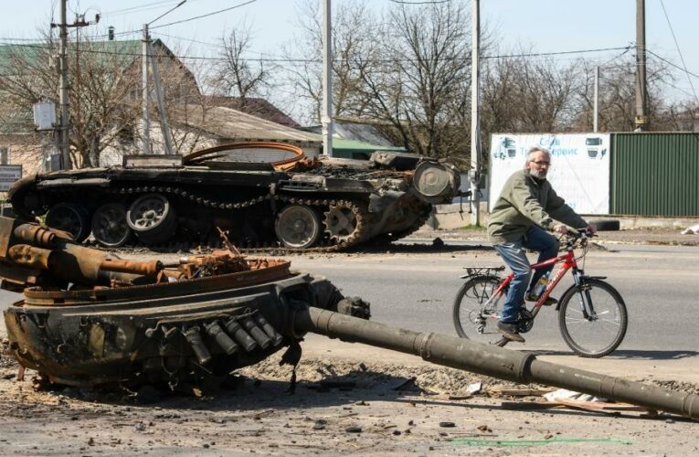 Russia has lost hundreds of tanks in Ukraine due to the ‘jack-in-the-box’ design flaw, which the West has known about since the Gulf war