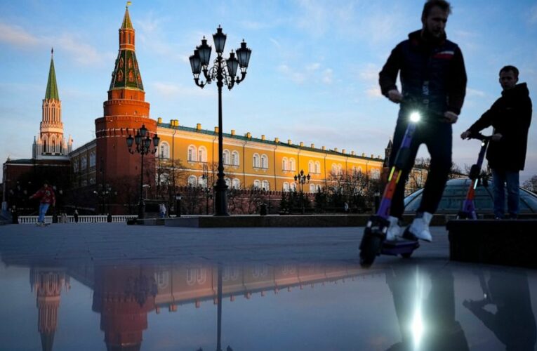 Russia makes last-minute bond payment to avoid default