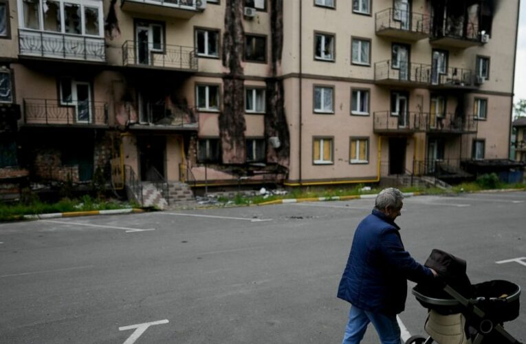 Russians, Ukrainians fight block by block in eastern city