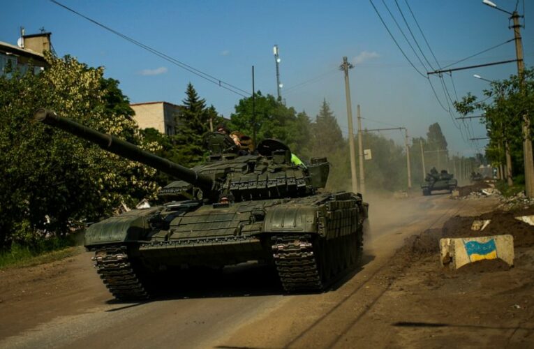 Russians, Ukrainians fight block by block in eastern city