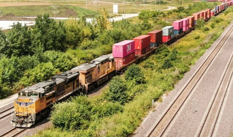 Major railroad posts record earnings, spends more on share repurchases than on its employees | CNN Business