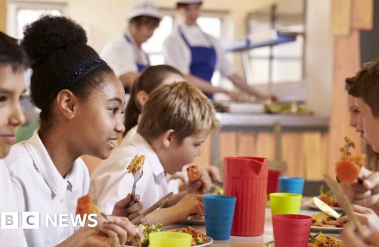 London Mayor announces free meals for children during holidays